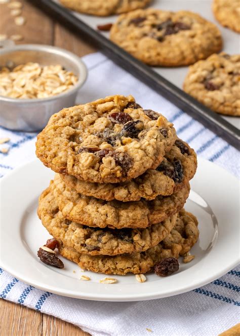 Cookies, oatmeal, prepared from recipe, with raisins - calories, carbs, nutrition