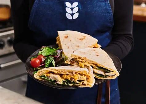 Coronation Chicken, Baby Spinach and Mixed Onions on Rosemary Bread - calories, carbs, nutrition