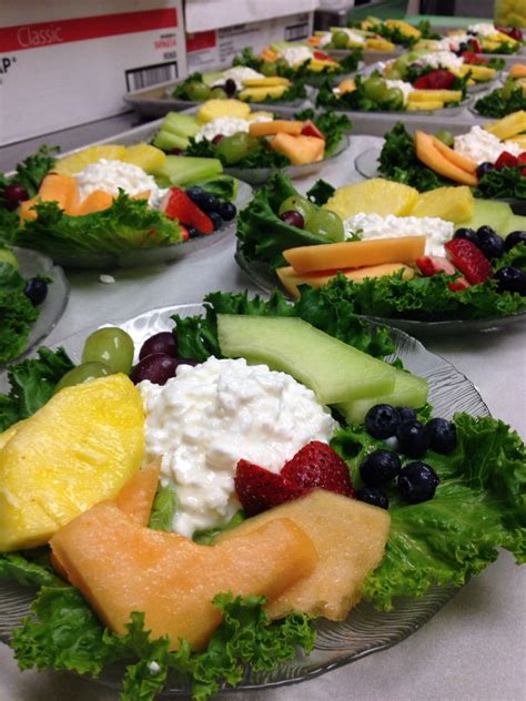 Cottage Cheese & Fresh Fruit Plate - calories, carbs, nutrition