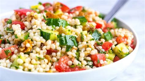 Couscous, Tomato & Olive Salad Cup - calories, carbs, nutrition