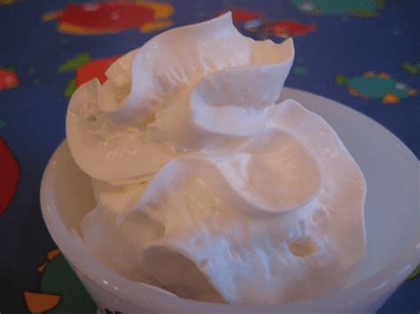 Cream, whipped, cream topping, pressurized - calories, carbs, nutrition