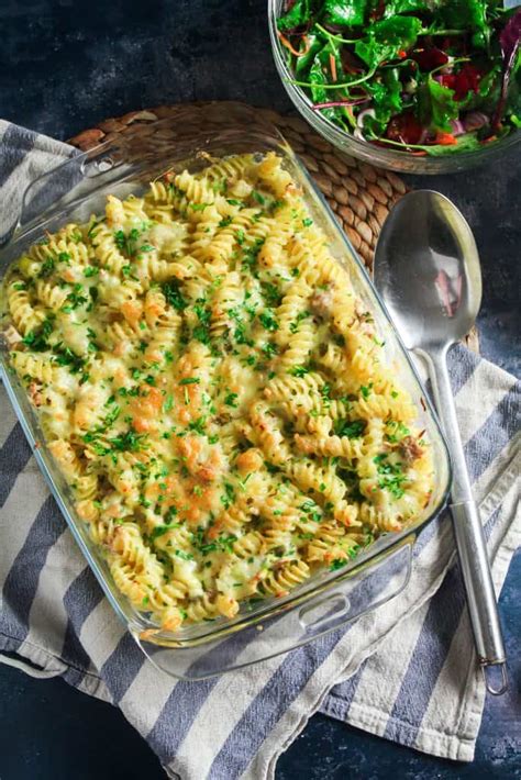 Creamy Tuna and Fusilli Pasta Bake Topped with Cheddar Cheese - calories, carbs, nutrition