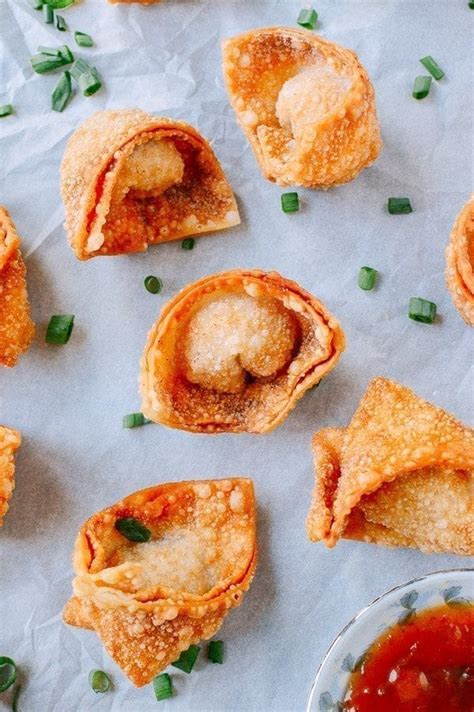 Crispy Fried Wontons w/ Toasted Coconut - calories, carbs, nutrition