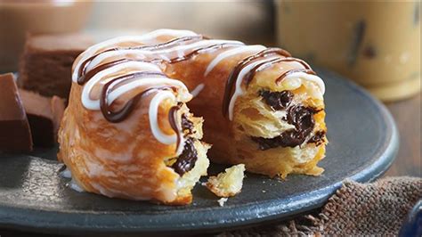 Croissant Donut - calories, carbs, nutrition