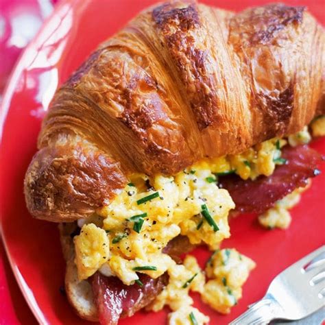 Croissant with Scrambled Egg Whites - calories, carbs, nutrition