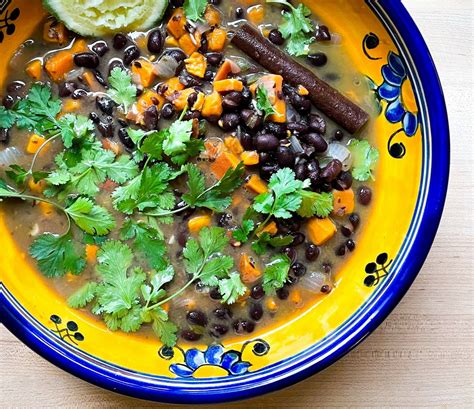 Cuban Black Bean Soup (Mindful) 12 oz - calories, carbs, nutrition