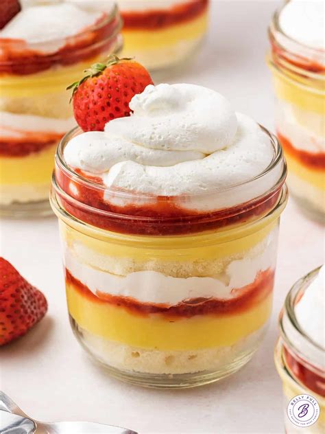 Dessert Parfait 5 oz Strawberry Shortcake Trifle - calories, carbs, nutrition