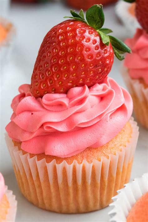 Devil's Food Cupcake with Strawberry - calories, carbs, nutrition