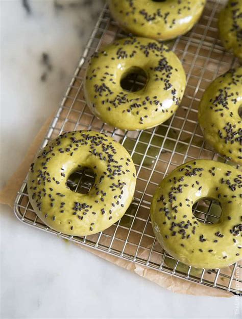 Donut Hole Matcha & Sesame Seeds - calories, carbs, nutrition