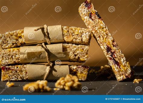 Dried Cherry Granola Bar with Almonds - calories, carbs, nutrition