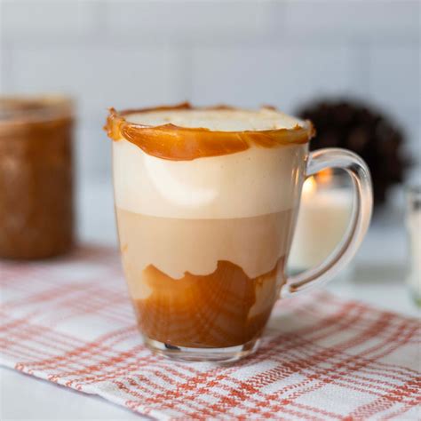 Dulce de Leche Latte - Grande - Whole Milk - With Whipped Cream - calories, carbs, nutrition