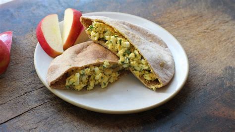 Egg Salad In a Whole Wheat Pita (1932.24) - calories, carbs, nutrition