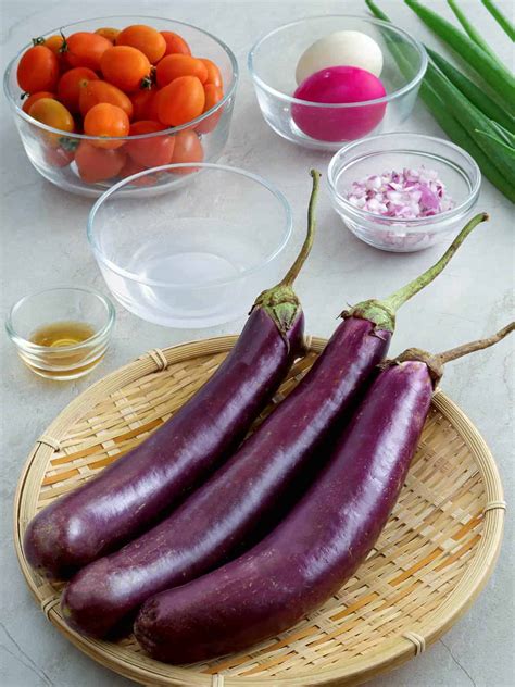 Eggplant with Tomato & Onion - calories, carbs, nutrition