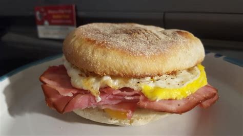 English Muffin with Egg & Ham - calories, carbs, nutrition