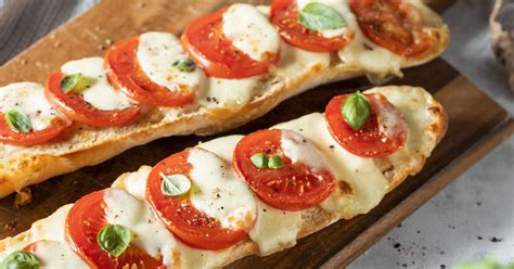 European Mozzarella & Tomato Baguette - calories, carbs, nutrition