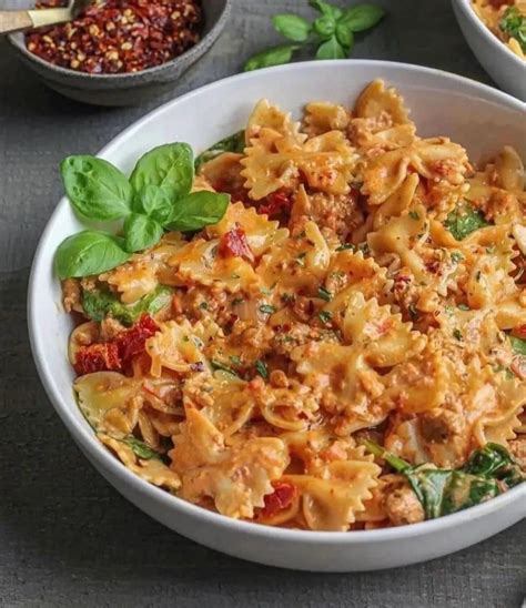 Farfalle Tomato Feta Spinach Casserette - calories, carbs, nutrition