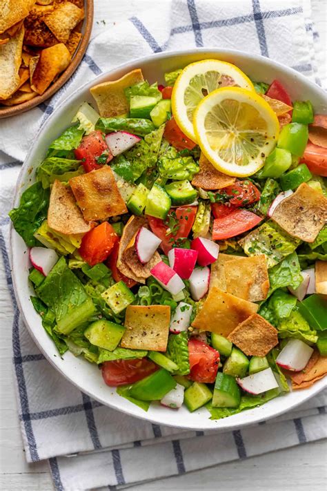 Fattoosh Salad with dressing - calories, carbs, nutrition