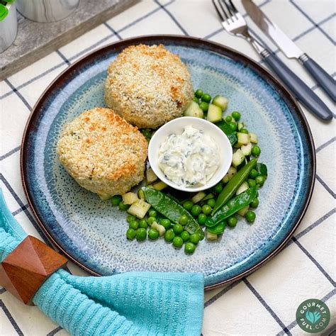 Fishcakes served with Potato Wedges, a Medley of Asparagus & Peas & Tartare Sauce - calories, carbs, nutrition