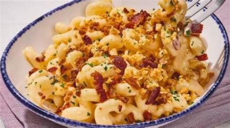 Four Cheese and Bacon Macaroni - calories, carbs, nutrition