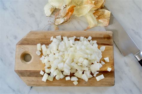 Fresh Chopped Yellow Onions (14888.0) - calories, carbs, nutrition