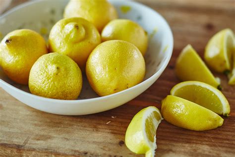 Fresh Lemon Wedge (1261.0) - calories, carbs, nutrition