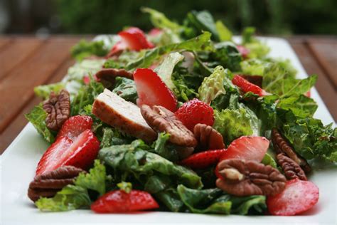 Fresh Orange, Strawberry & Pecan Salad - calories, carbs, nutrition