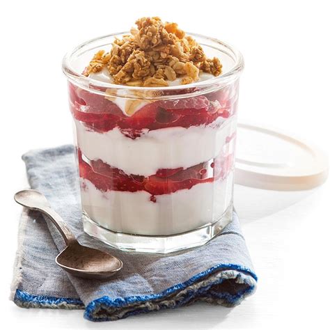 Fresh Strawberry and Mint Yogurt Parfait - calories, carbs, nutrition