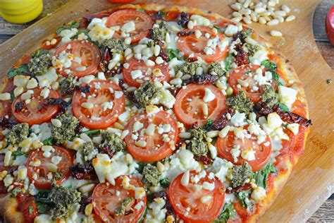 Fresh Tomato & Pesto Pizza, Plum Tomatoes - calories, carbs, nutrition