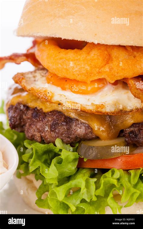 Fried Egg Cheeseburger - calories, carbs, nutrition