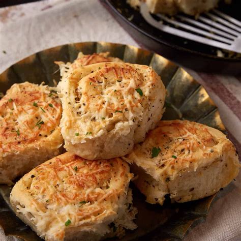 Garlic Black Pepper Rolls - calories, carbs, nutrition