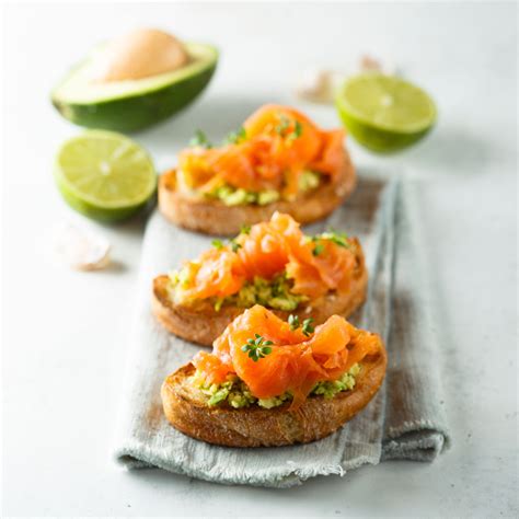 Garlic Hummus & Smoked Salmon Bruschetta - calories, carbs, nutrition