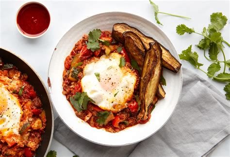 Go Greek Beef & Aubergine Shakshuka - calories, carbs, nutrition