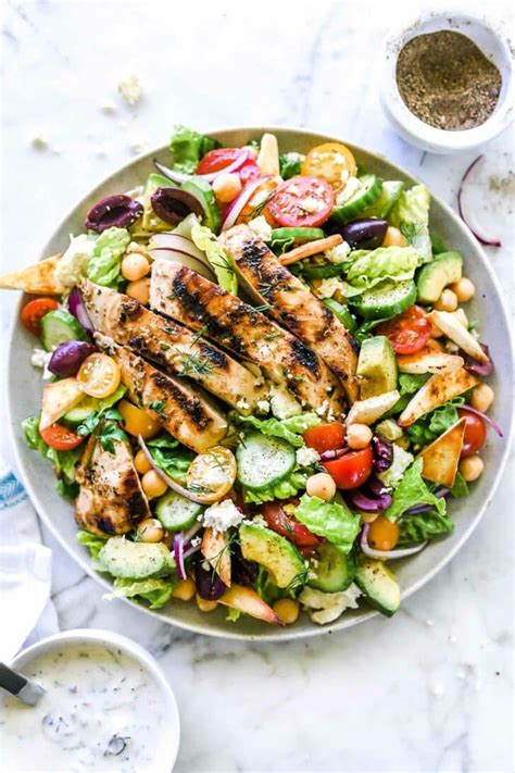 Go Greek Chicken Gyros in a Salad Pitta - calories, carbs, nutrition