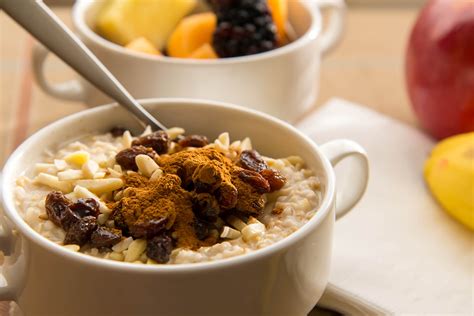 Golden Raisin Oatmeal Cinnamon and Apples - calories, carbs, nutrition