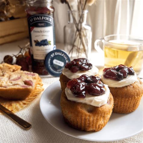 Grapes Stw Yogurt & BB Muffin - calories, carbs, nutrition