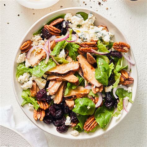 Greens with Chicken and Blue Cheese - calories, carbs, nutrition