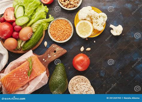 Greens with Salmon and Walnuts (11469.3) - calories, carbs, nutrition