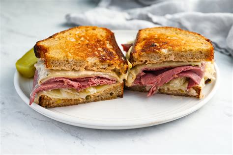 Grilled Corned Beef and Slaw Reuben - calories, carbs, nutrition