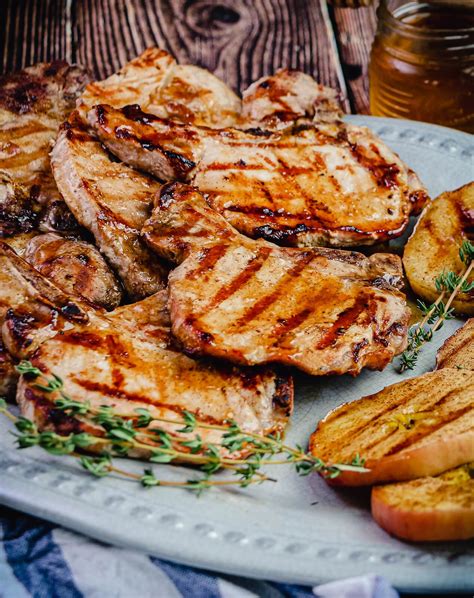 Grilled Pork Chops with Apples - calories, carbs, nutrition