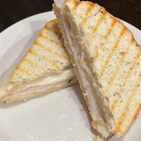 Grilled Turkey & Swiss Melt on Wheat - calories, carbs, nutrition