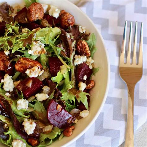 Harvest Beet and Blue Cheese Salad - calories, carbs, nutrition