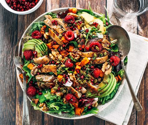 Harvest Chicken Salad on Whole Wheat Round, Baby Carrots, Butterbean Hummus (400HS) - calories, carbs, nutrition