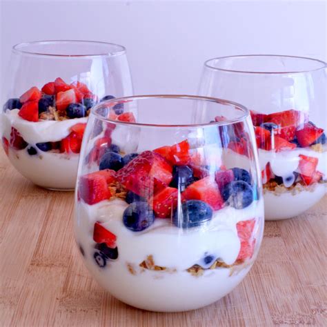 Honey Greek Yogurt Parfait w/ Mixed Berries 9oz - calories, carbs, nutrition