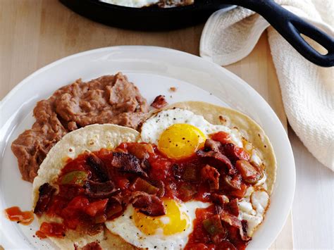 Huevos Rancheros with Bacon - calories, carbs, nutrition