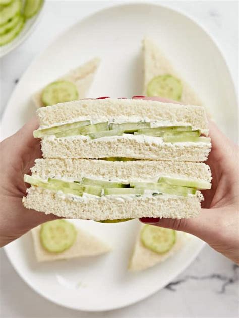 Hummus, Cucumber, Tomato Sandwich - calories, carbs, nutrition