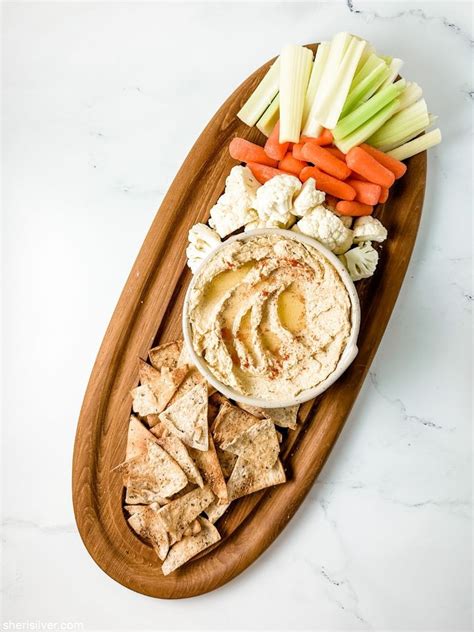 Hummus with Pita Chips - calories, carbs, nutrition