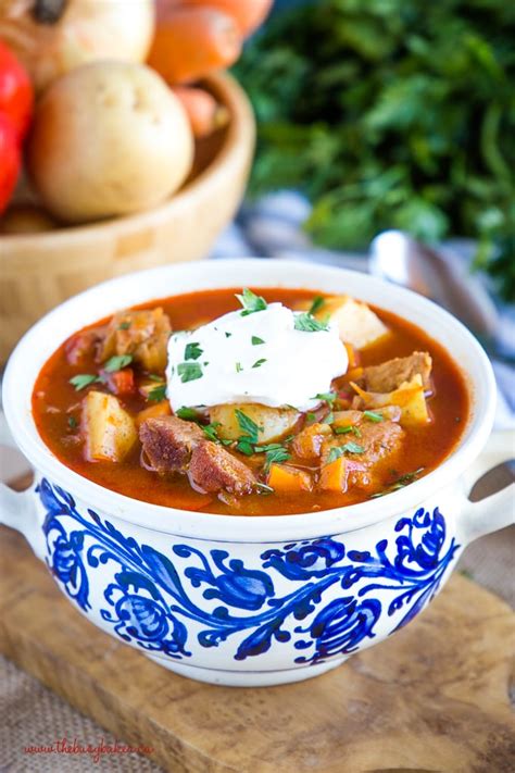 Hungarian Goulash Soup 16 oz - calories, carbs, nutrition
