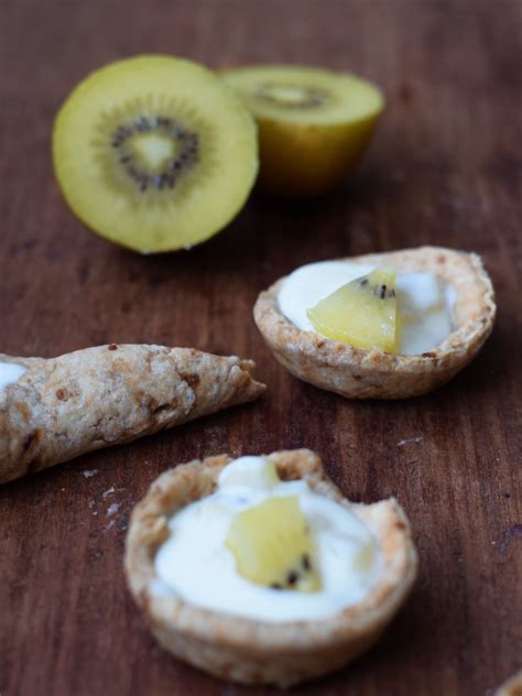 Kiwi Tart - calories, carbs, nutrition