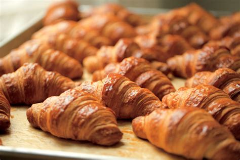 La Boulange Croissant - calories, carbs, nutrition