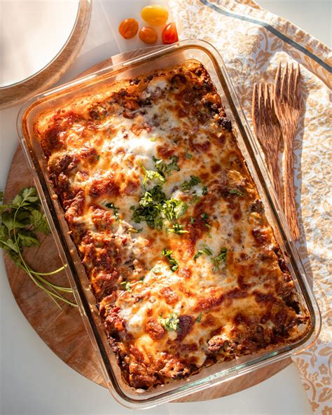 Lasagna Bolognese, Broccoli with Red Pepper, Garlic Bread Sticks - calories, carbs, nutrition